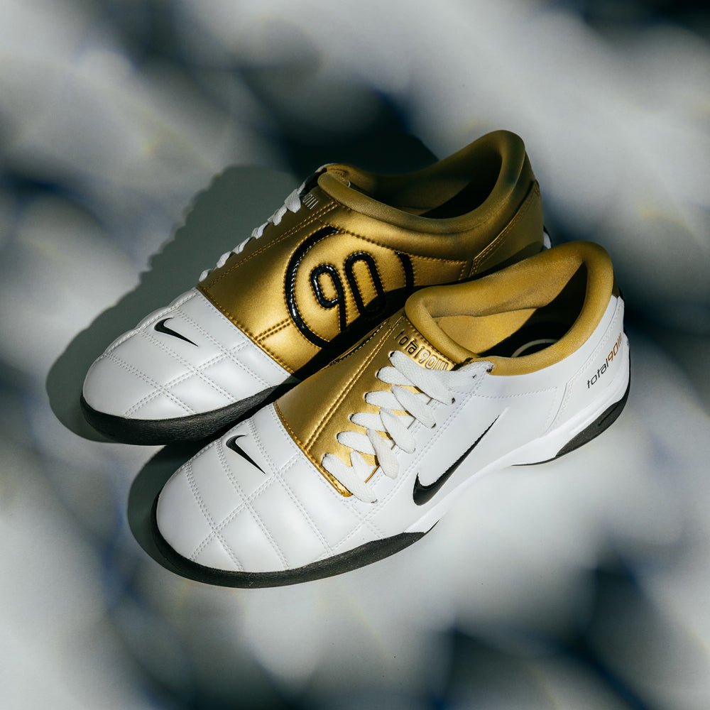 【Nike】 (W) Total 90 III SP llic Platinum White ★人気 Nike Total 90 III “Metallic Platinum” Shines in Summer