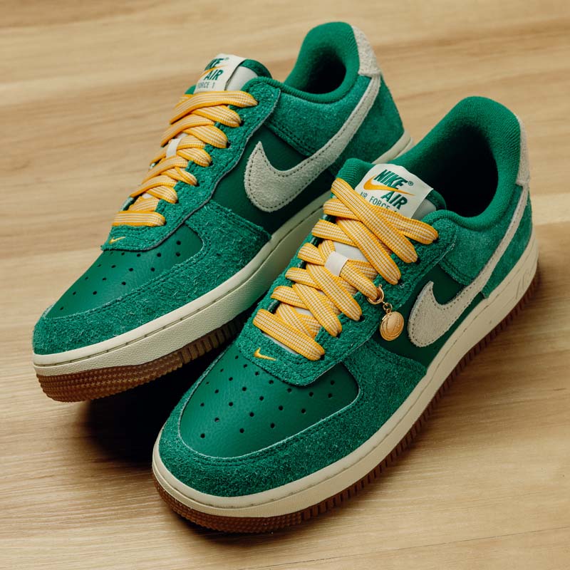 みーこ Nike Air Force Sneaker Politics