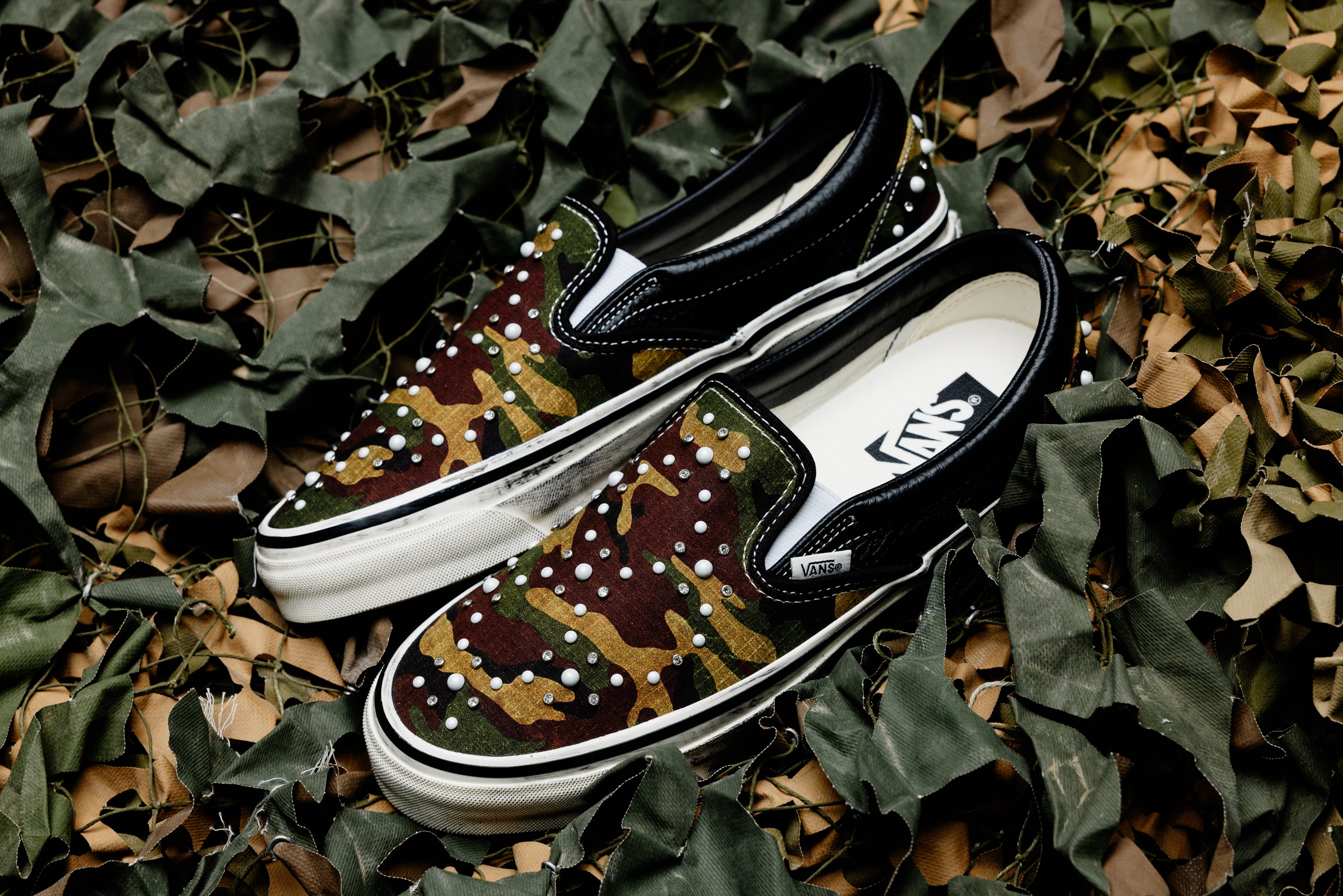 靴 VANS LX Classic Slip-On 98 Pearlized Sneaker Politics