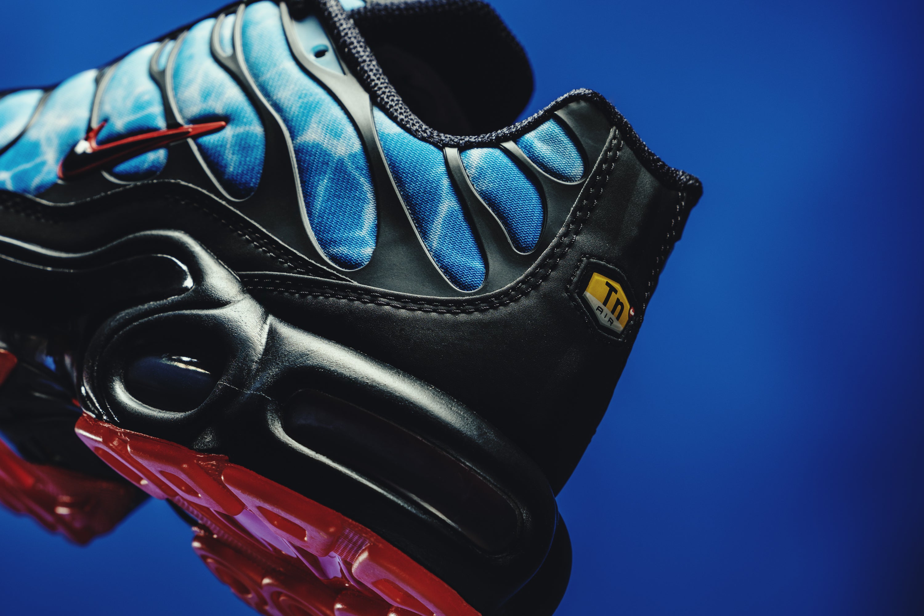 air max plus black shark