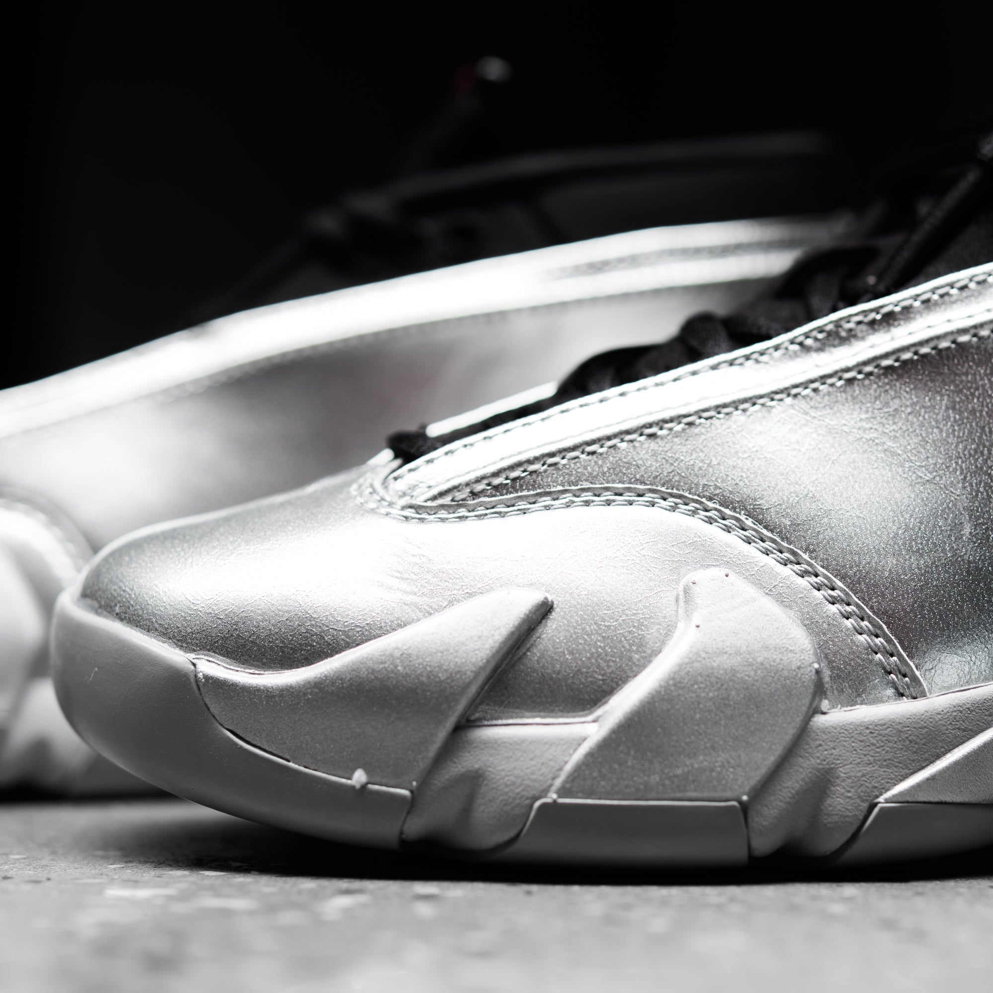 関税送料込♪NIKE/AIR JORDAN 14 LOW LLIC SILVER Nike Jordan 14 Retro Low Silver Metallic Chrome Sneaker