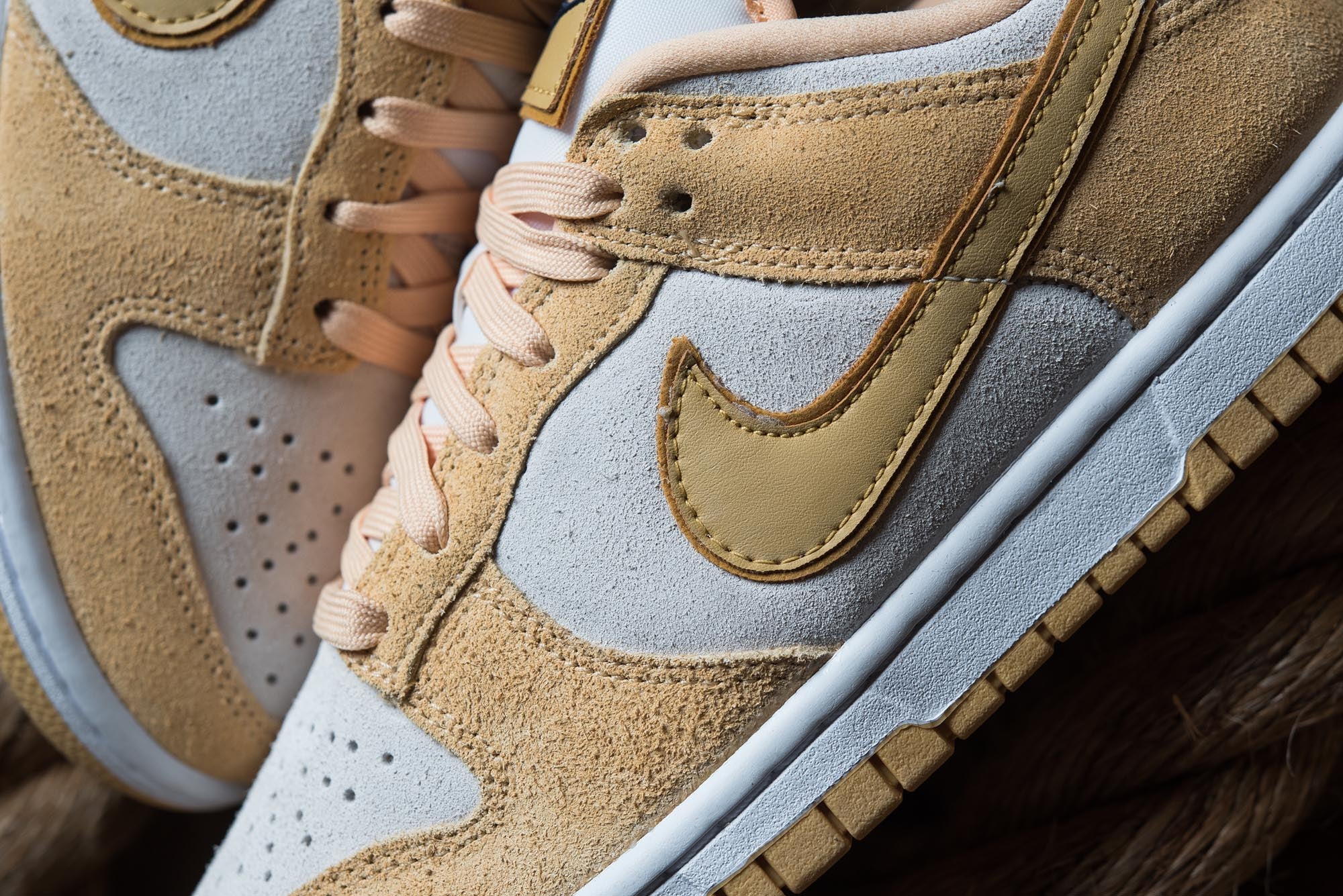Gold sales nikes women