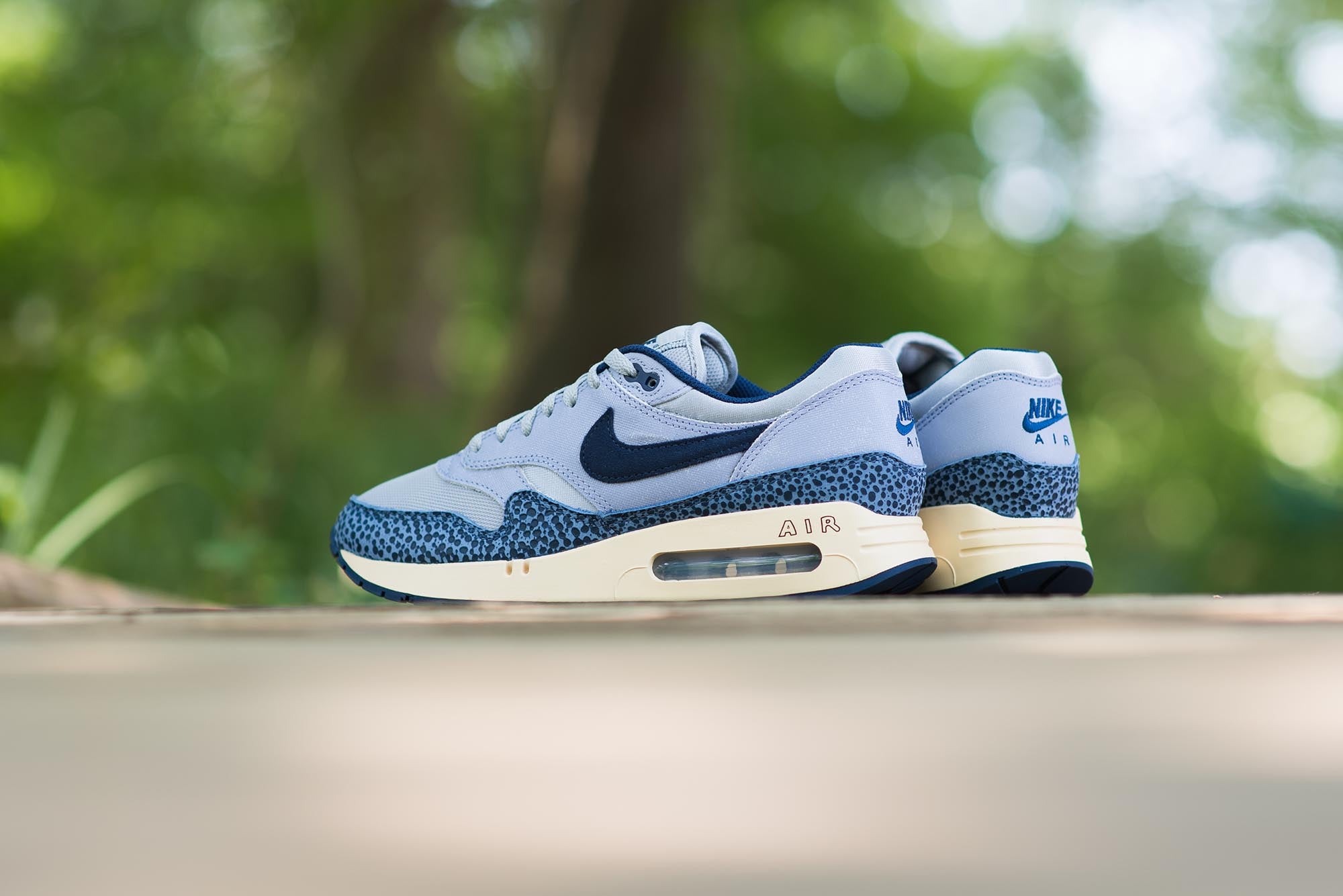 Grey and blue top air max