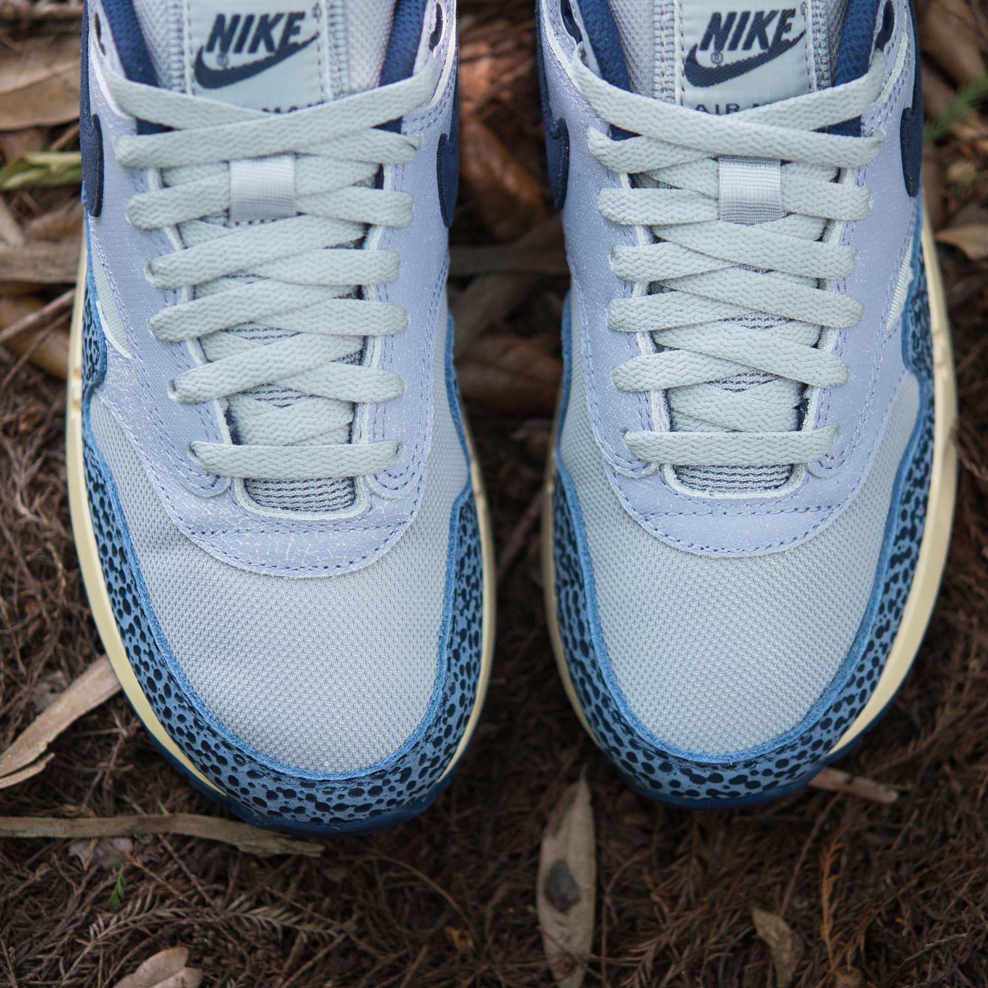 Air max store 1 navy suede